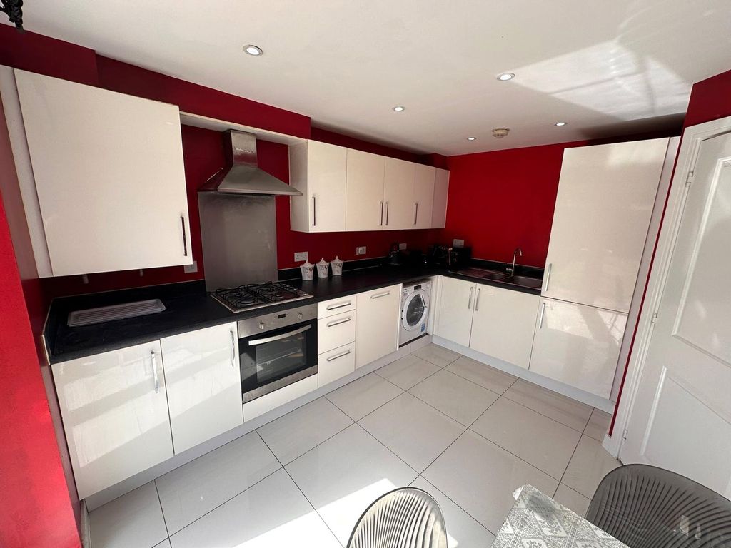 Property photo 2 of 18 Kitchen