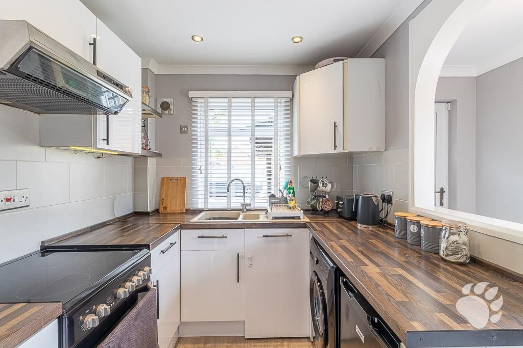 Property photo 3 of 17 Kitchen
