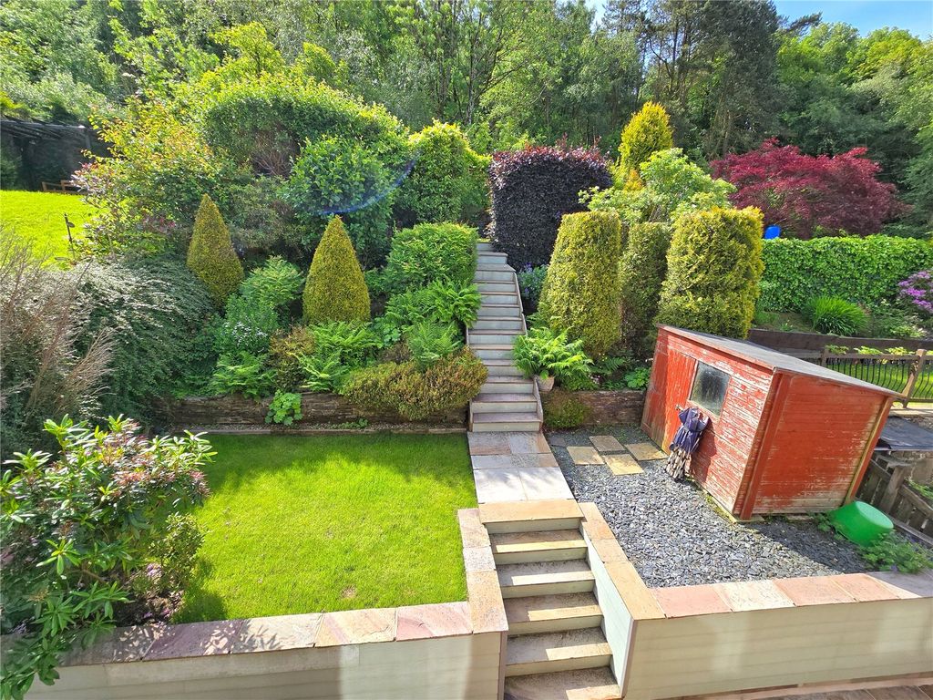 Property photo 2 of 27 Rear Gardens