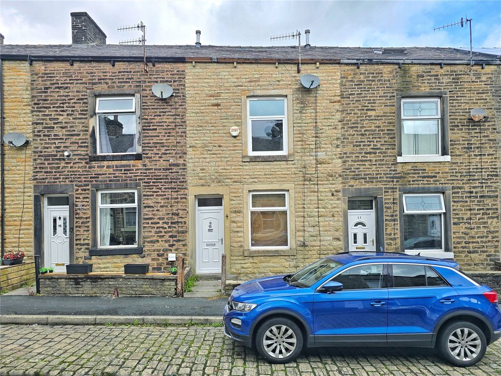 Property photo 1 of 16 Period Mid-Terrace