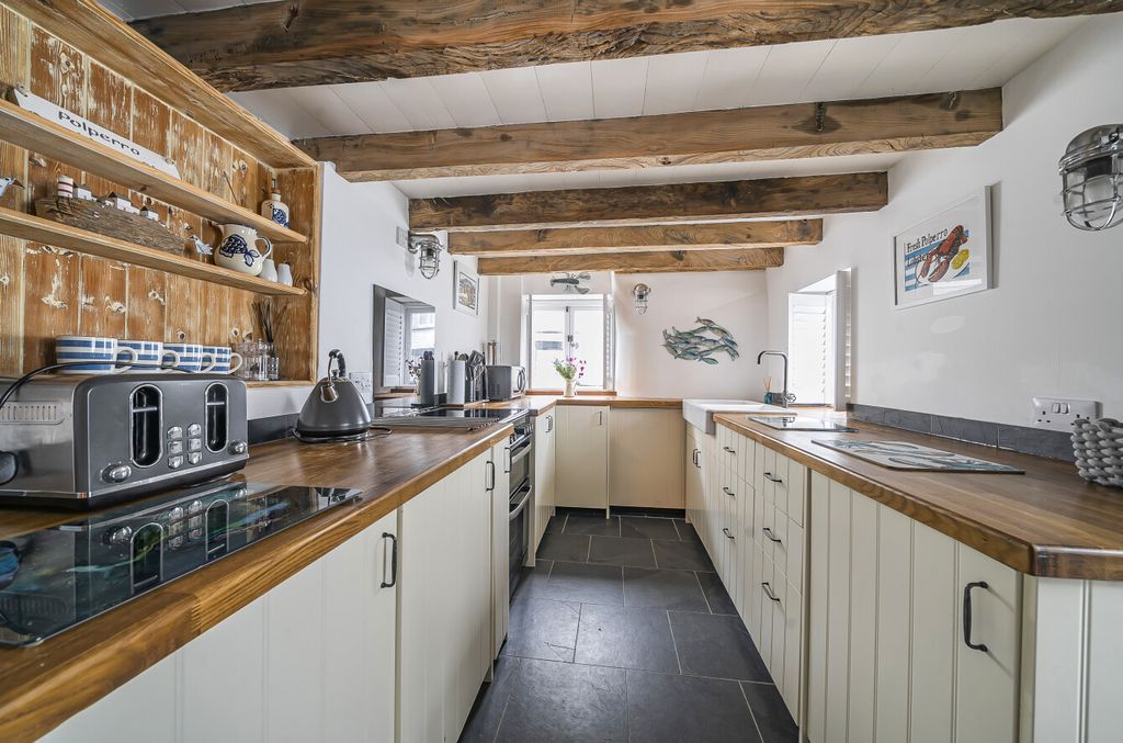 Property photo 3 of 13 Kitchen