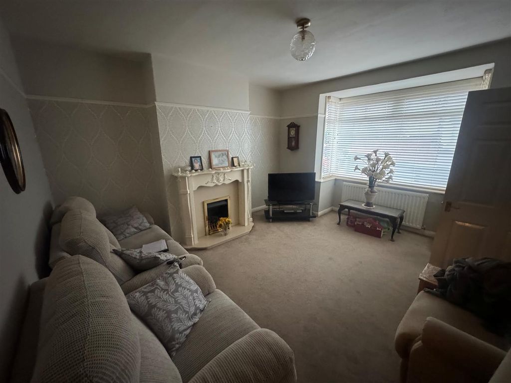 Property photo 1 of 7 Lounge.Jpg