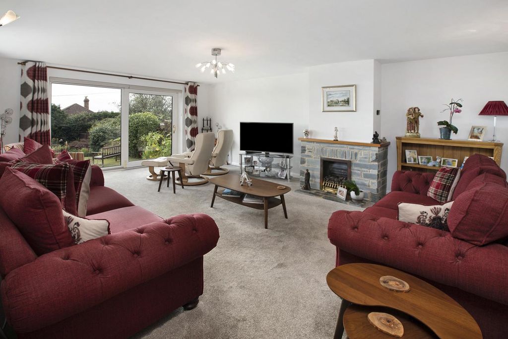 Property photo 3 of 21 Photo 11