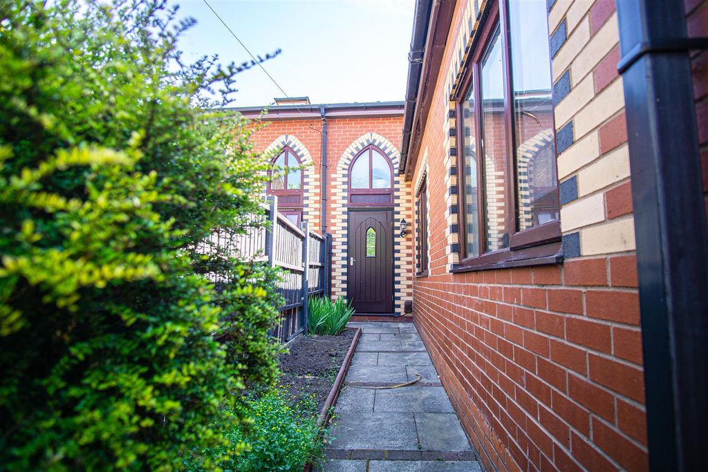 Property photo 1 of 11 Exterior - Front