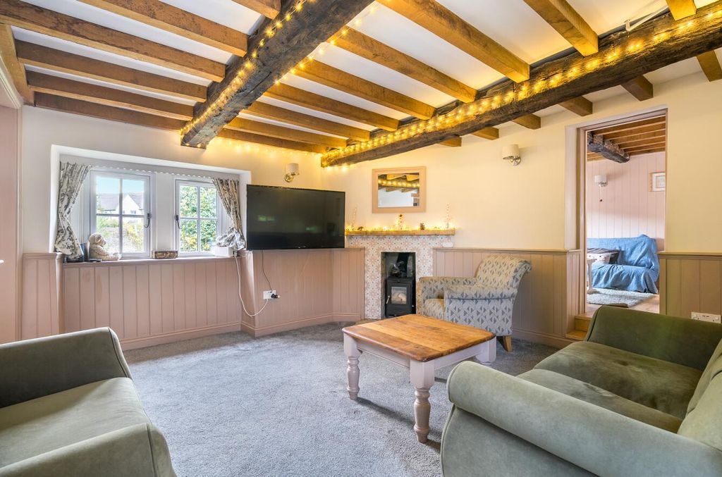 Property photo 3 of 16 1374873-18-6909Deaa12265-Arw.Jpg