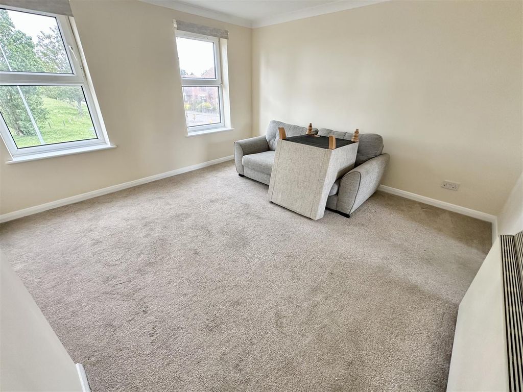 Property photo 2 of 9 Lounge