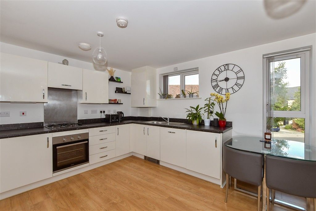 Property photo 2 of 8 Lounge/Kitchen