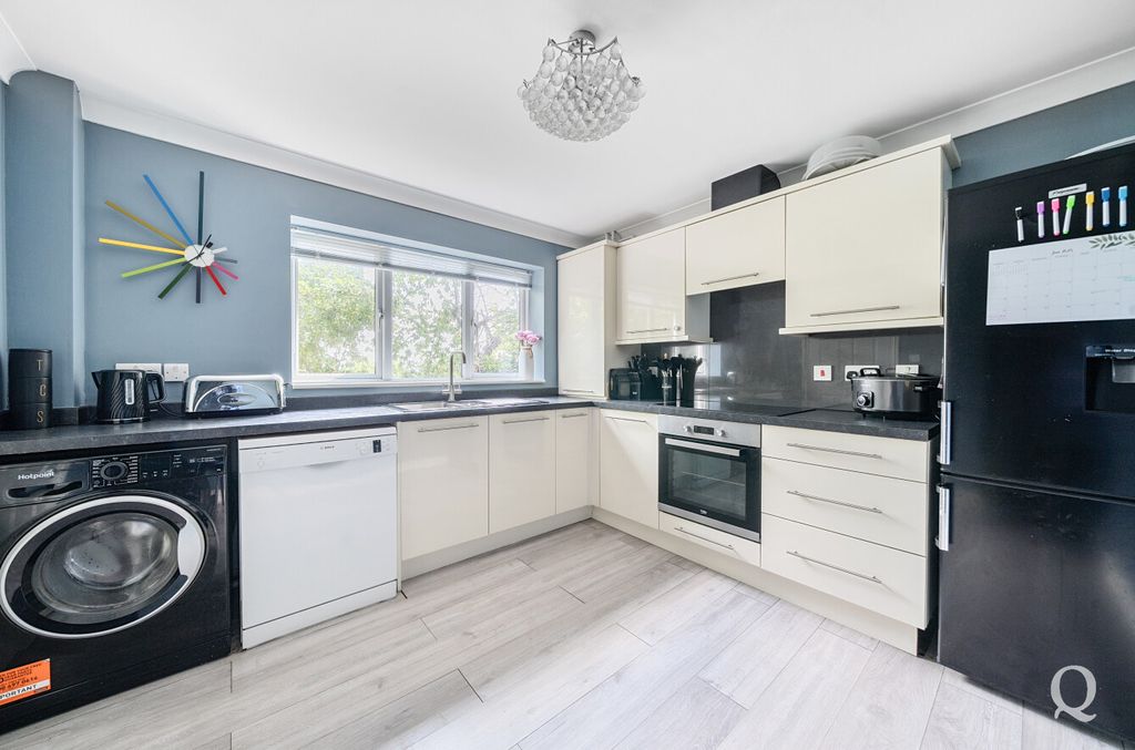 Property photo 3 of 21 3686d46F-1A5E-40B...