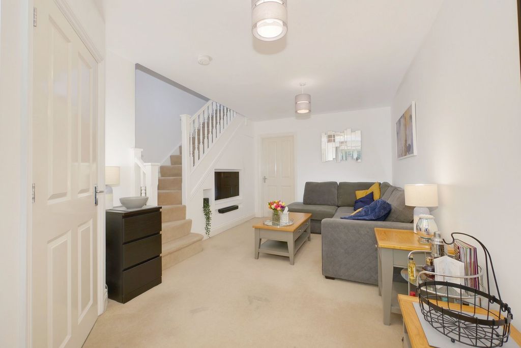 Property photo 2 of 21