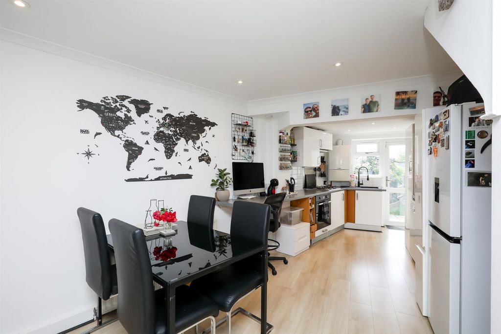 Property photo 2 of 14