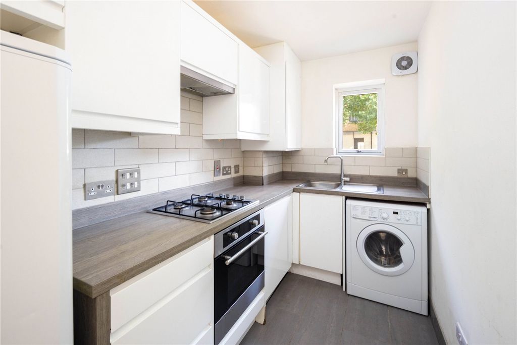 Property photo 3 of 7 Kitchen