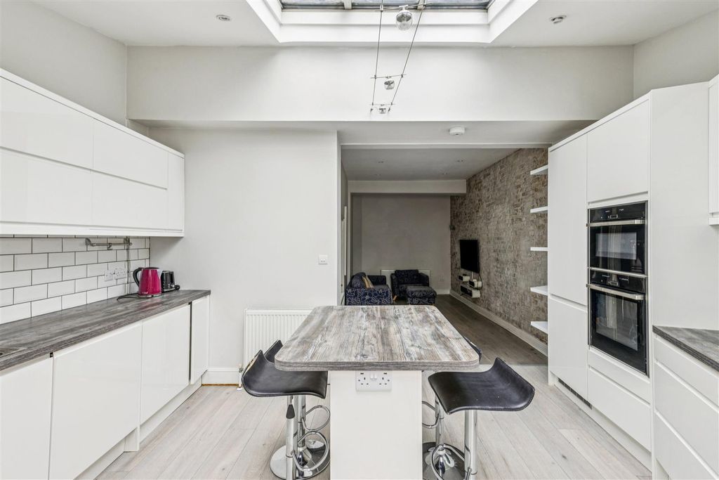Property photo 3 of 13 6.Jpg