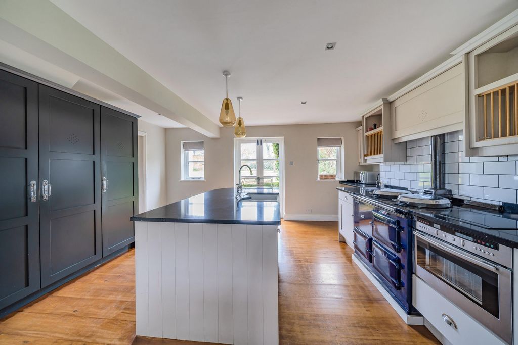 Property photo 2 of 11 Image