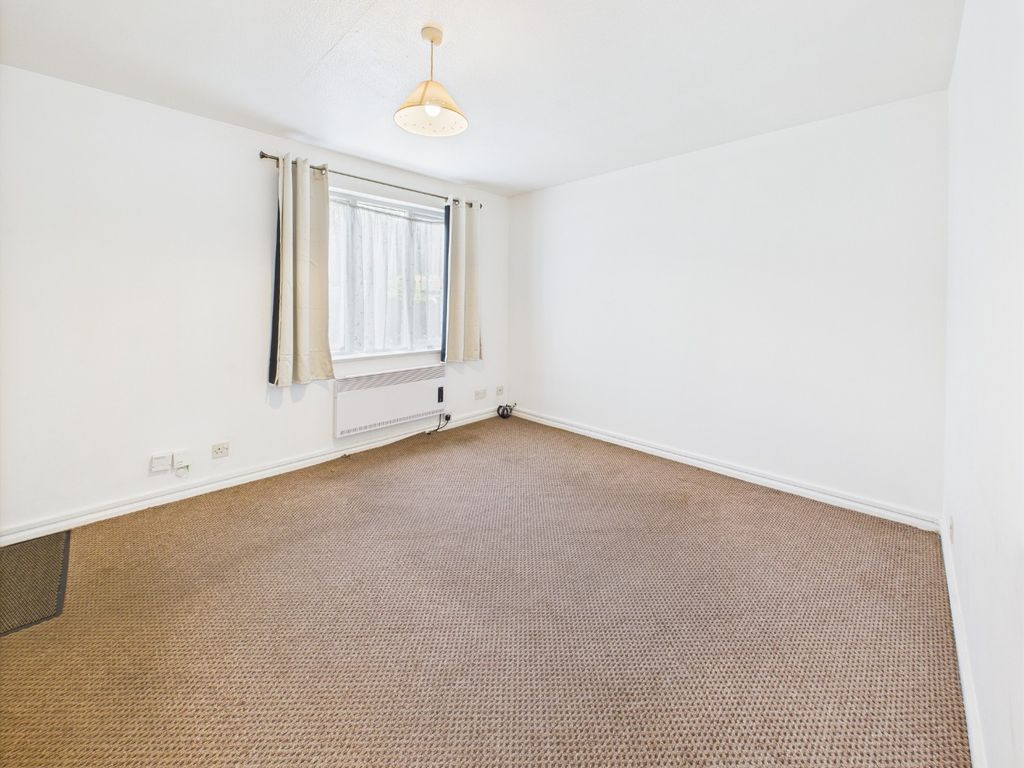 Property photo 3 of 9 4307404