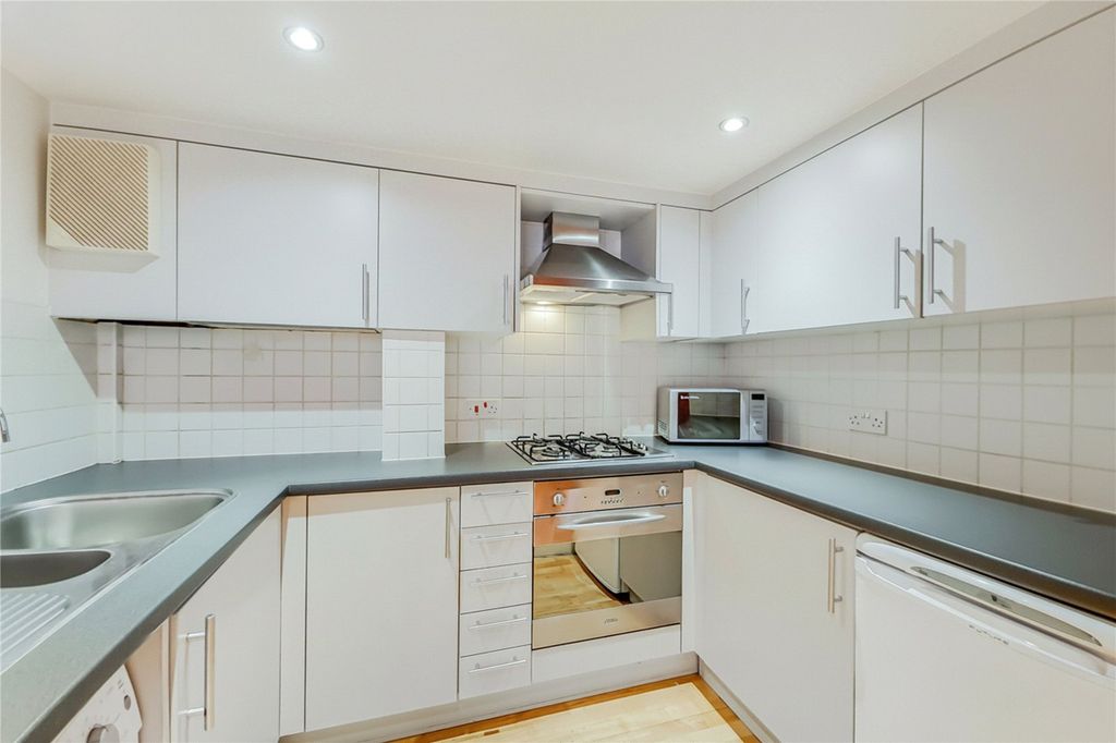 Property photo 3 of 7 Kitchen