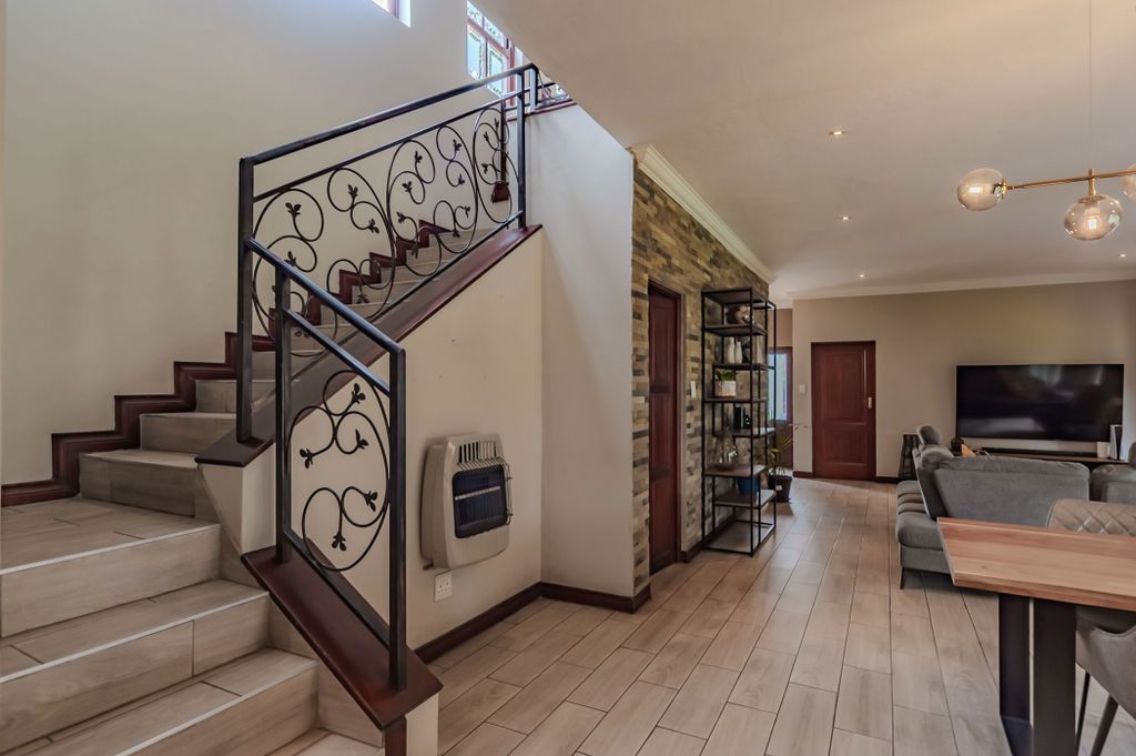 Property photo 3 of 62 Cn1733003