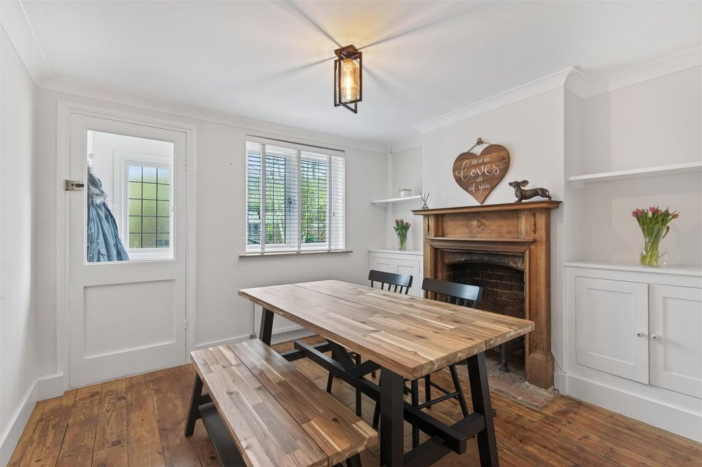 Property photo 3 of 20 8684128-Interior07.Jpg