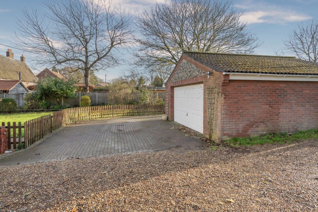 Property photo 2 of 24