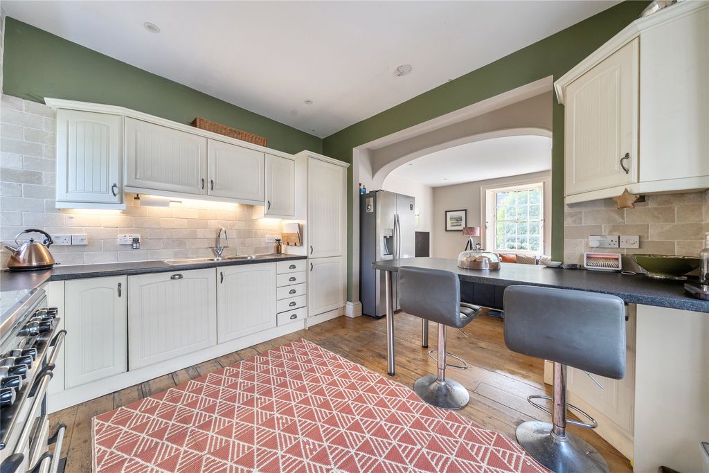 Property photo 3 of 25 Kitchen