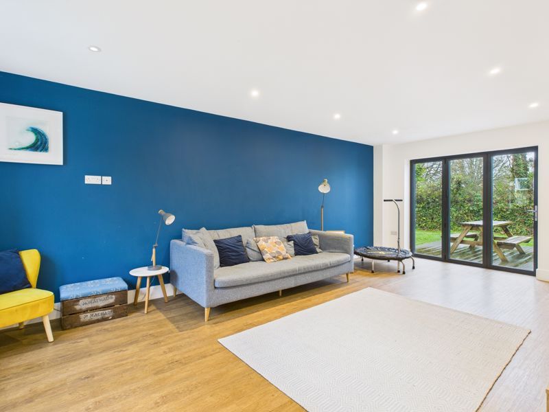 Property photo 3 of 14 Lounge