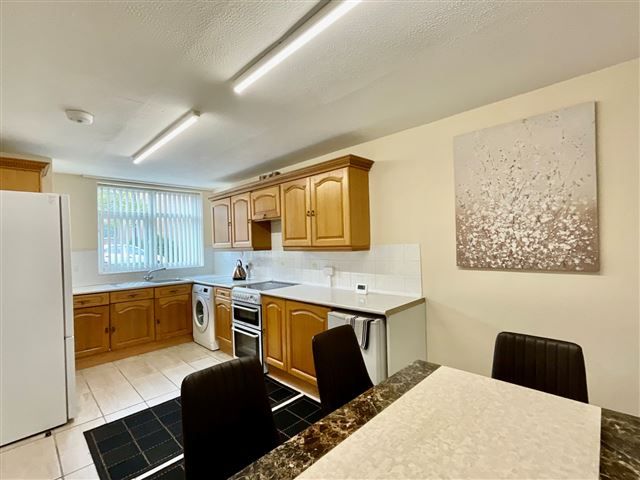 Property photo 3 of 19 Kitchen