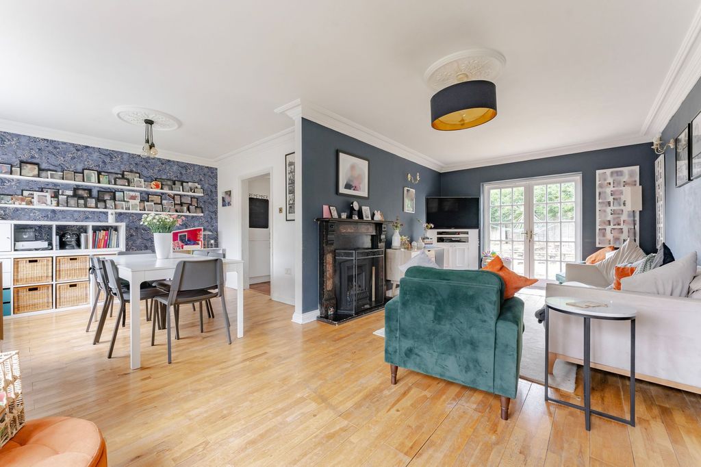 Property photo 2 of 20