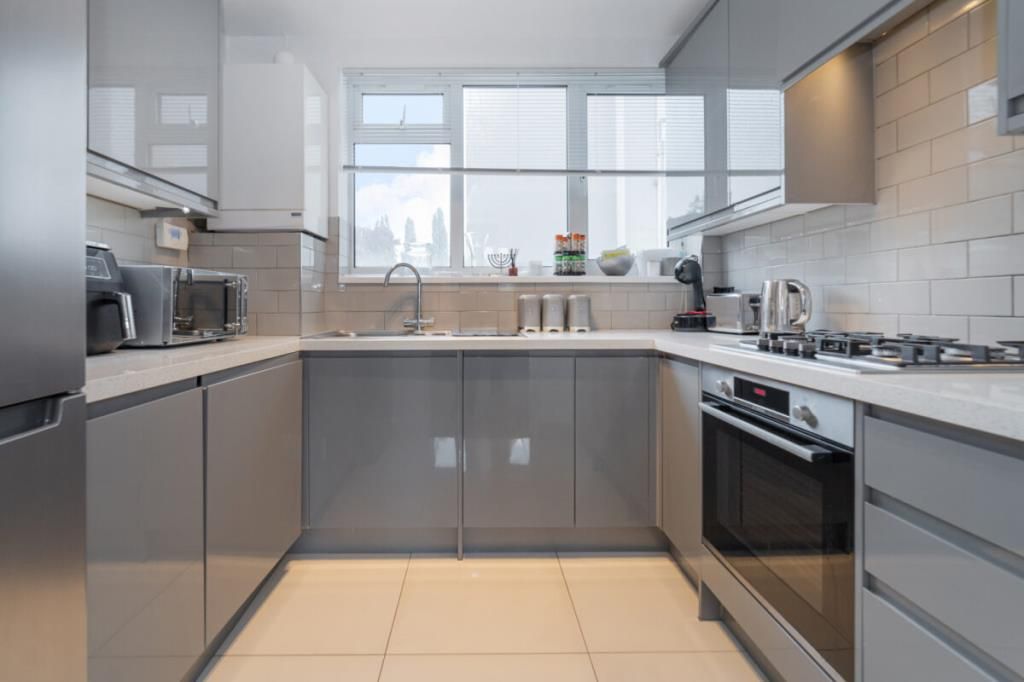 Property photo 3 of 13 Kitchen