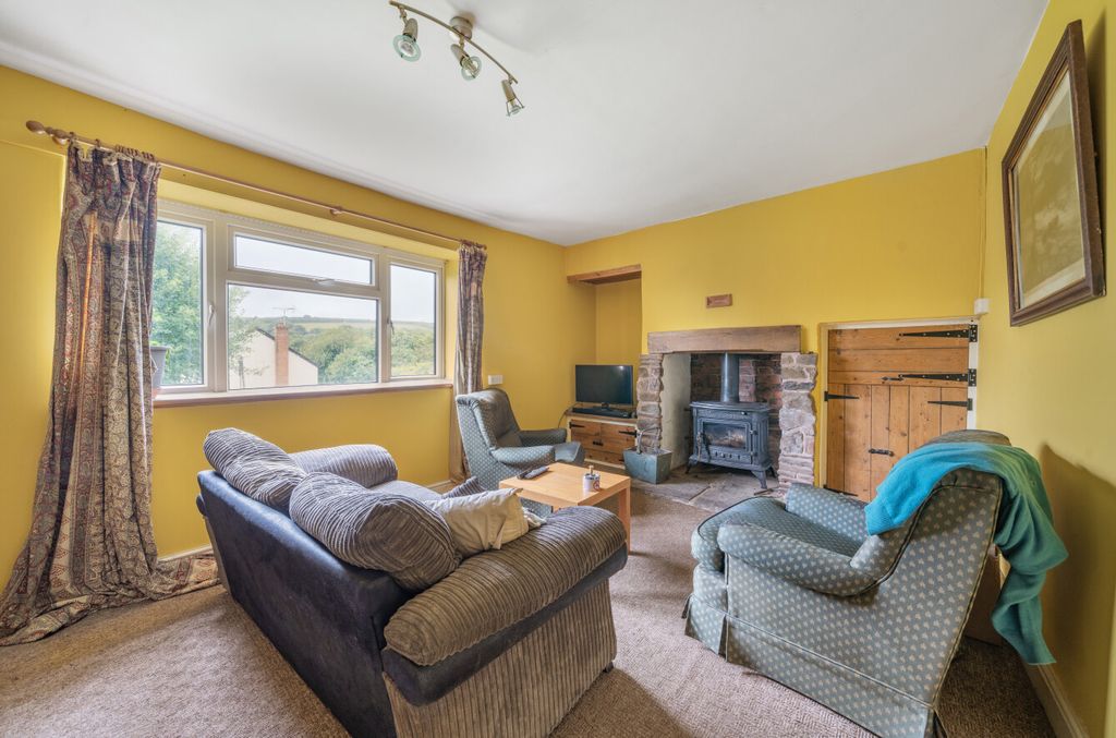 Property photo 2 of 13 Brompton Regis