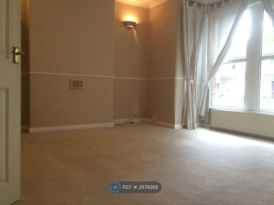 Property photo 2 of 18 Living Room