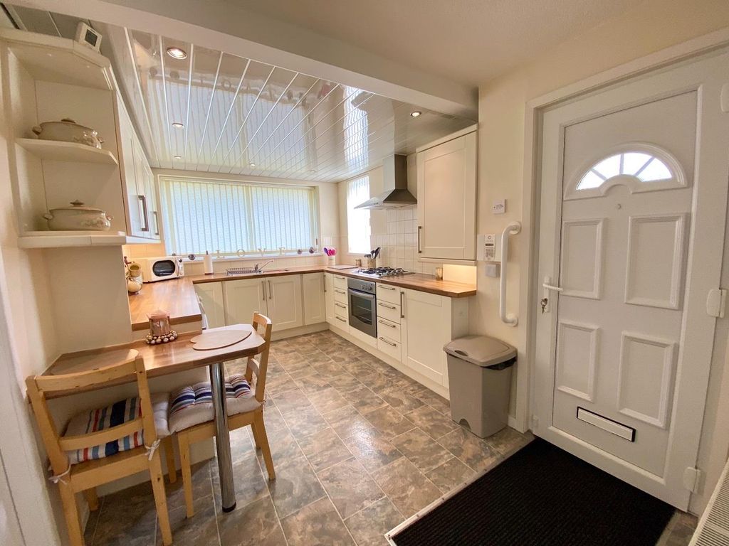 Property photo 3 of 17 Dining Kitchen