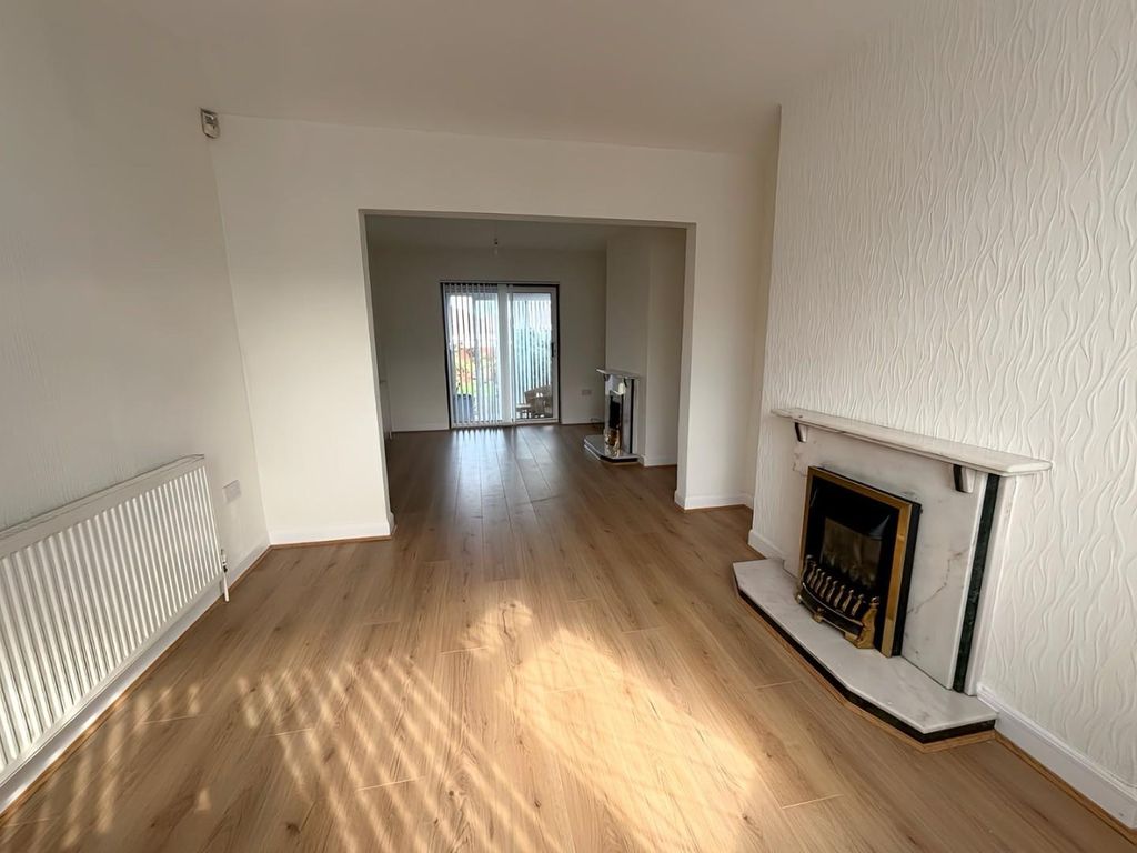 Property photo 3 of 16 2911c575-41ee-4151-B877-6F3Db9Dbf70E.Jpg