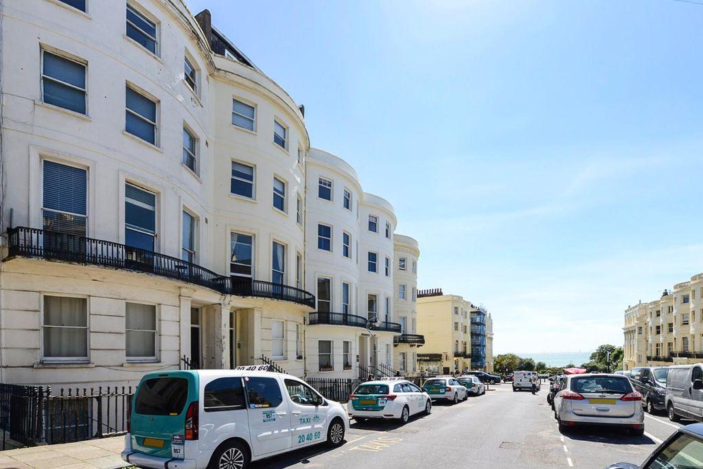 Property photo 3 of 7 Front 1.Jpg