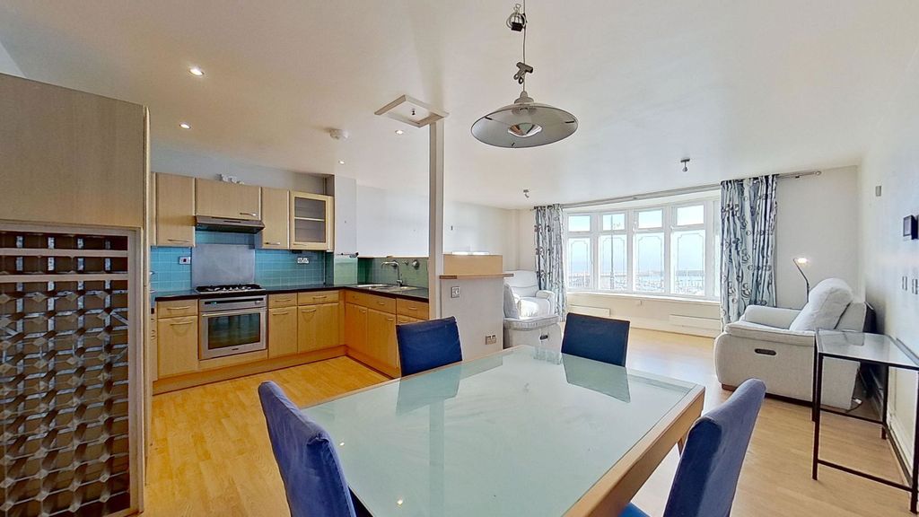 Property photo 3 of 27