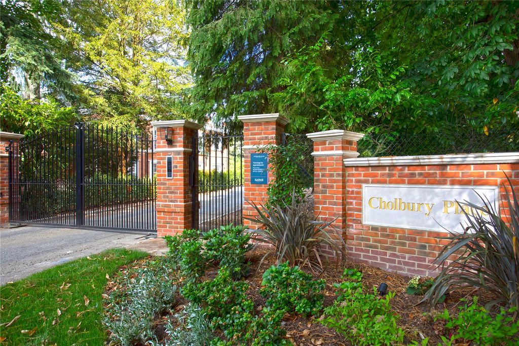 Property photo 3 of 18 Cholbury Place