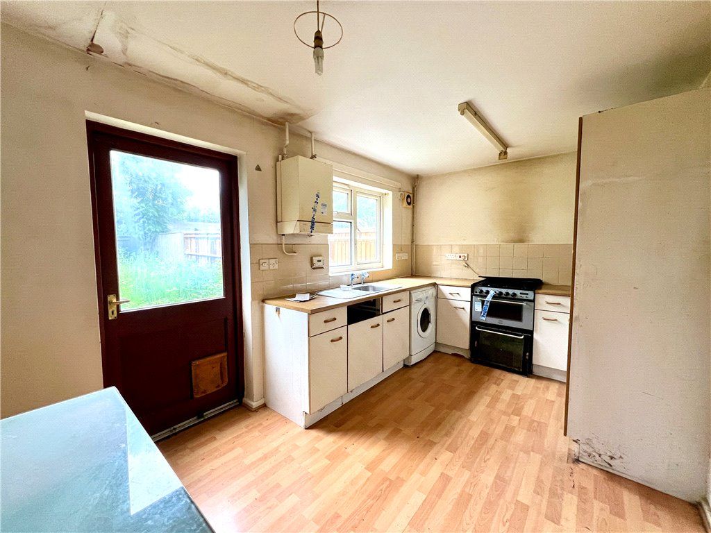 Property photo 3 of 9 Kitchen