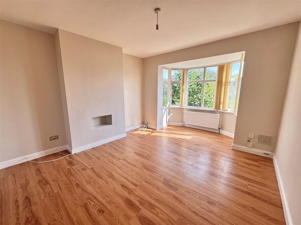 Property photo 2 of 9 5.Jpg