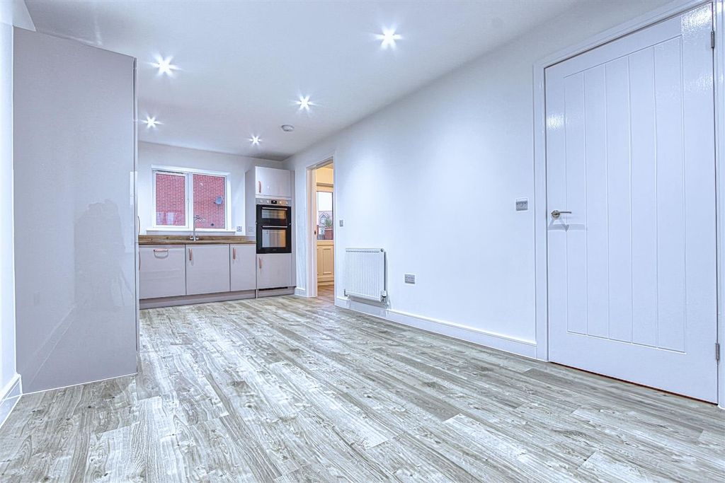 Property photo 2 of 23 Kitchen Diner