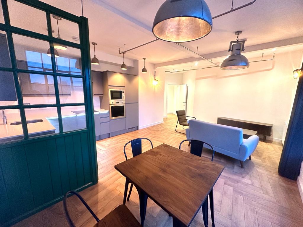 Property photo 1 of 7 Stunning Brand-New Furnished Apartment In The Historic Gem Building