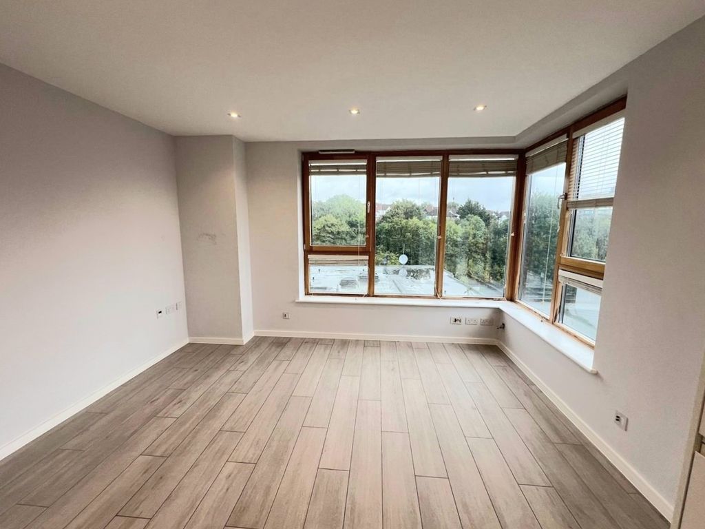 Property photo 3 of 25