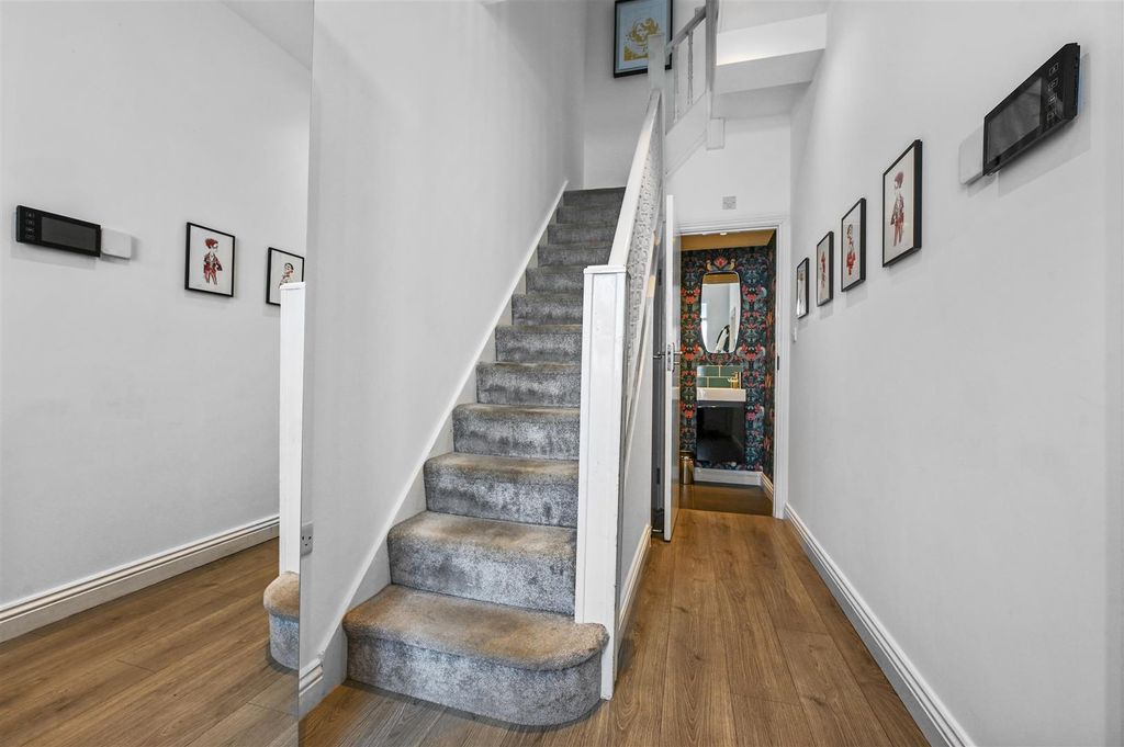 Property photo 3 of 33 Hallway