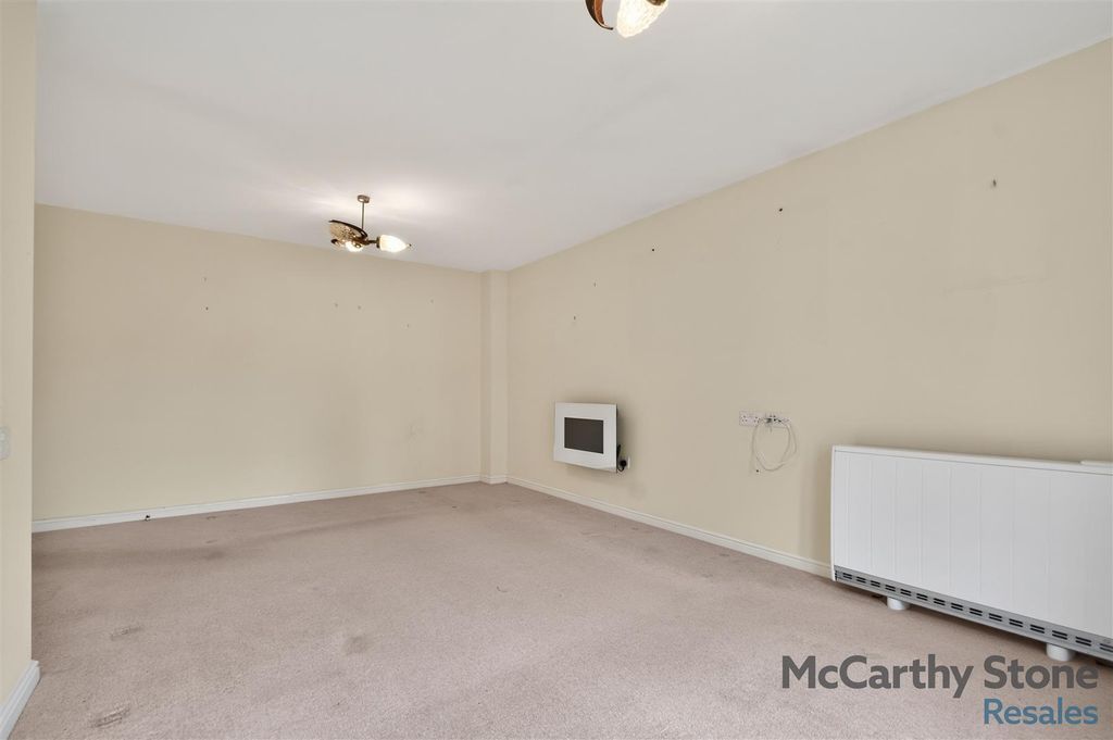 Property photo 3 of 20 8683110-Interior07.Jpg