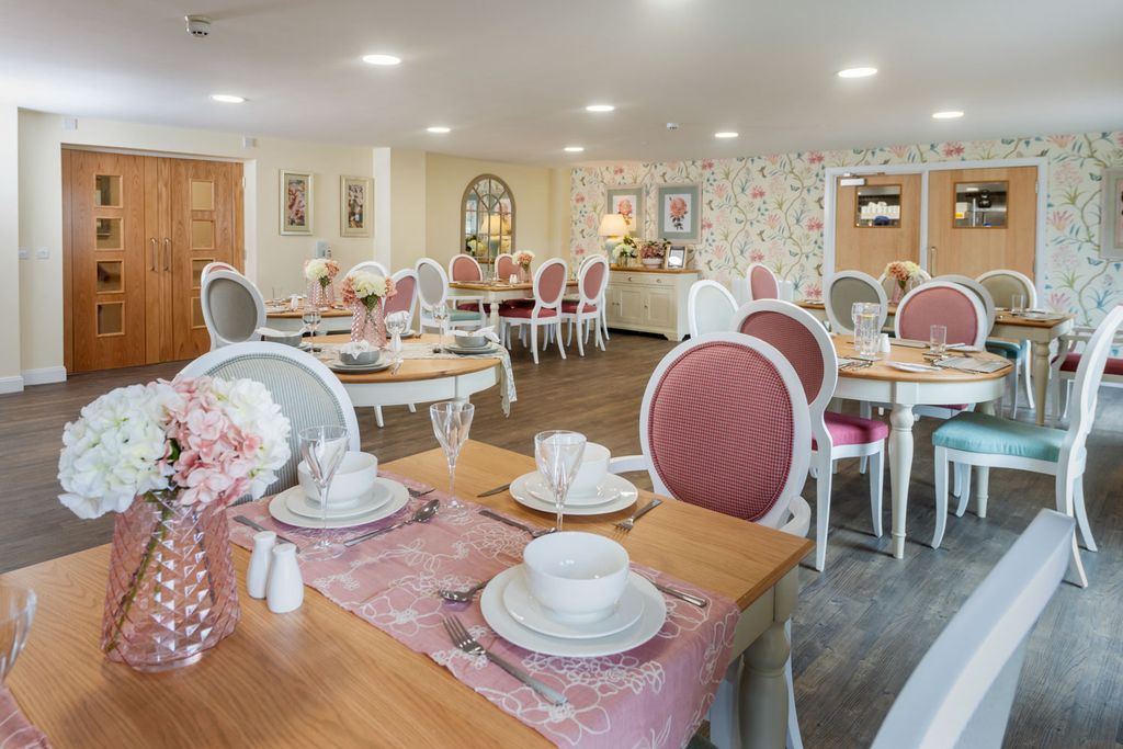 Property photo 3 of 18 Restaurant