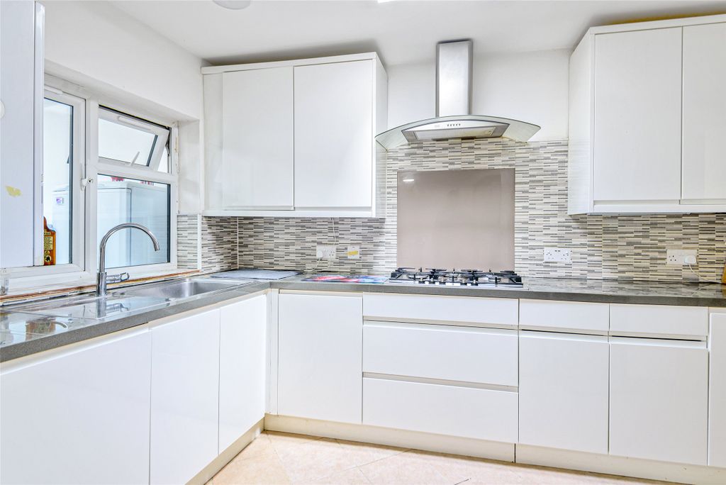 Property photo 3 of 19 Picture No. 04