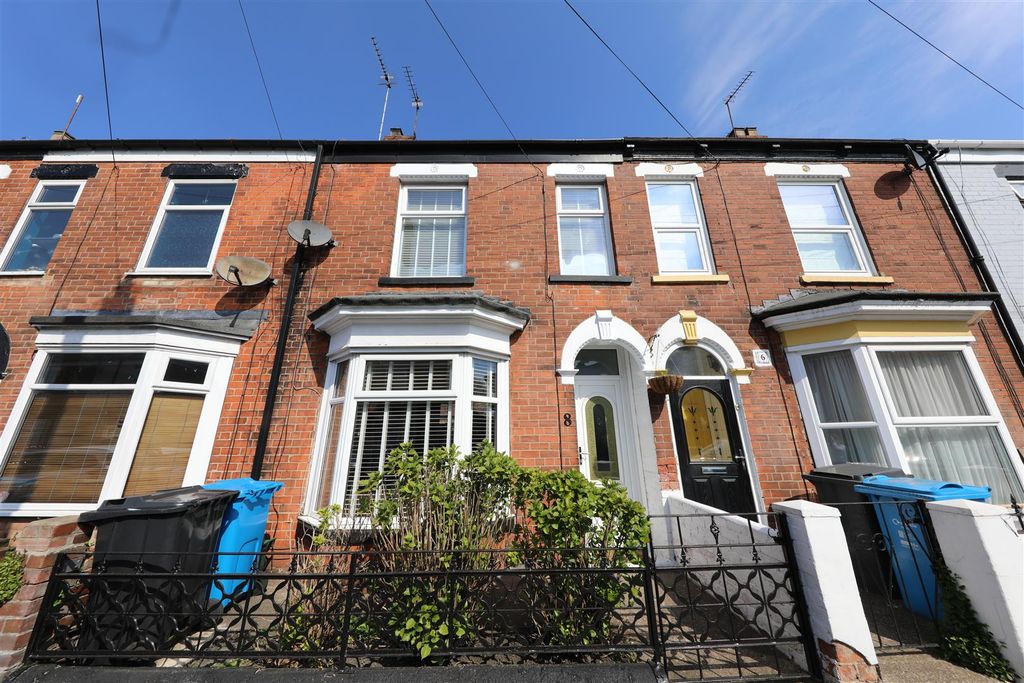 Property photo 1 of 18 Front