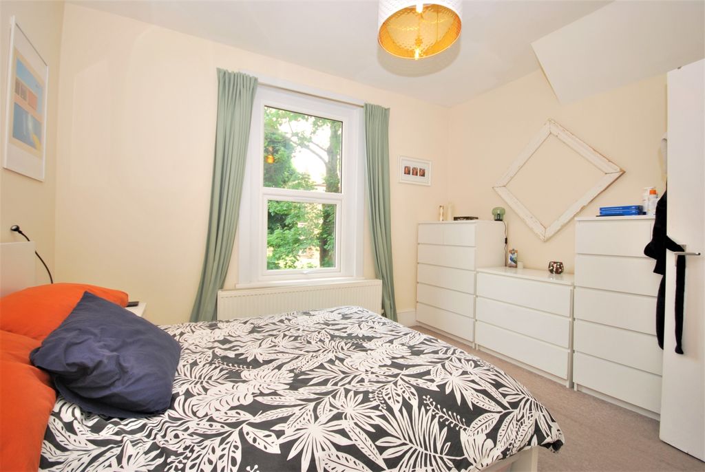 Property photo 3 of 9 Bedroom New 2