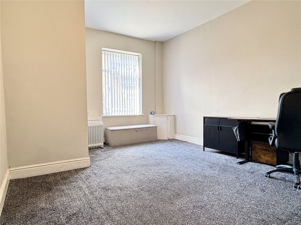 Property photo 2 of 13 Lounge