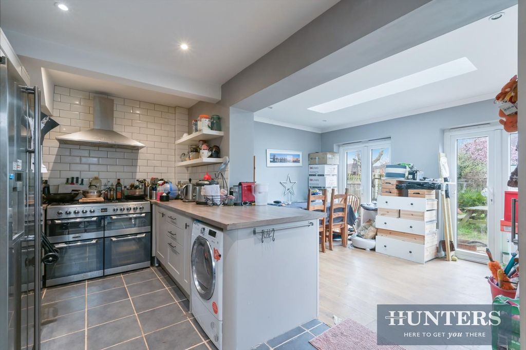 Property photo 2 of 8 Sparrow Farm Drive,  (3).Jpg