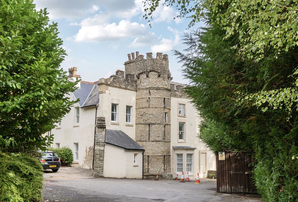 Property photo 2 of 8 Picture 2