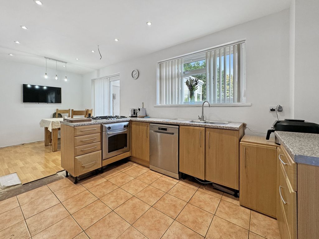 Property photo 2 of 21