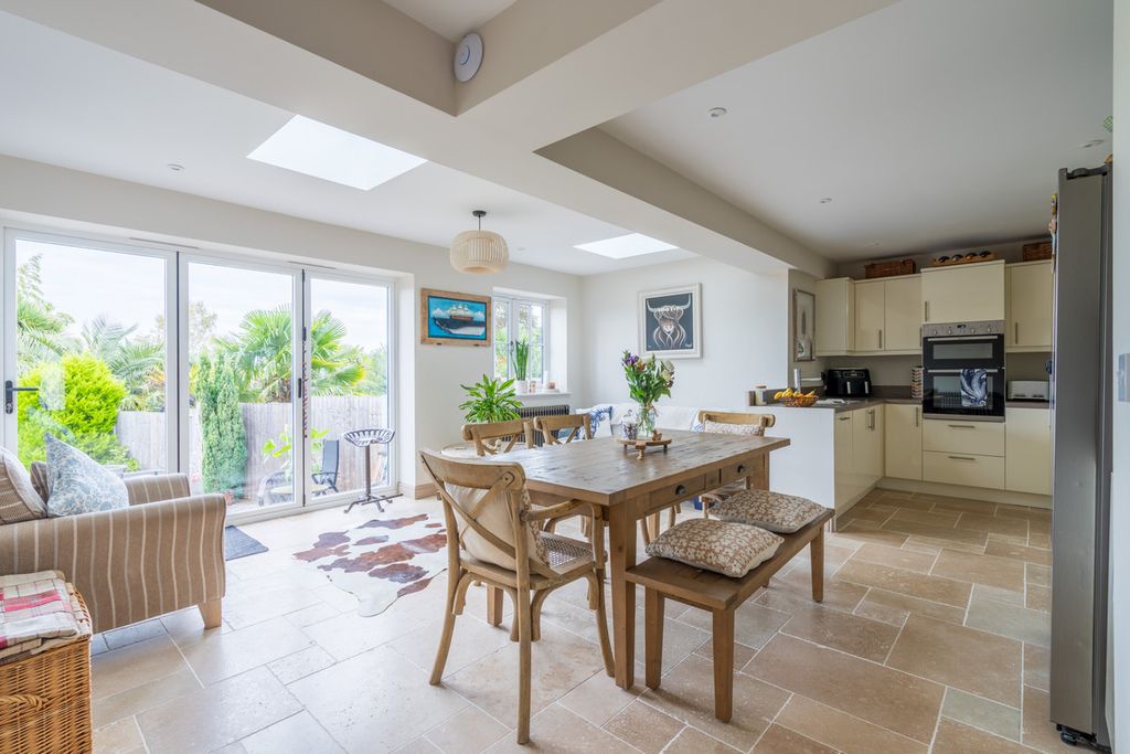 Property photo 2 of 22